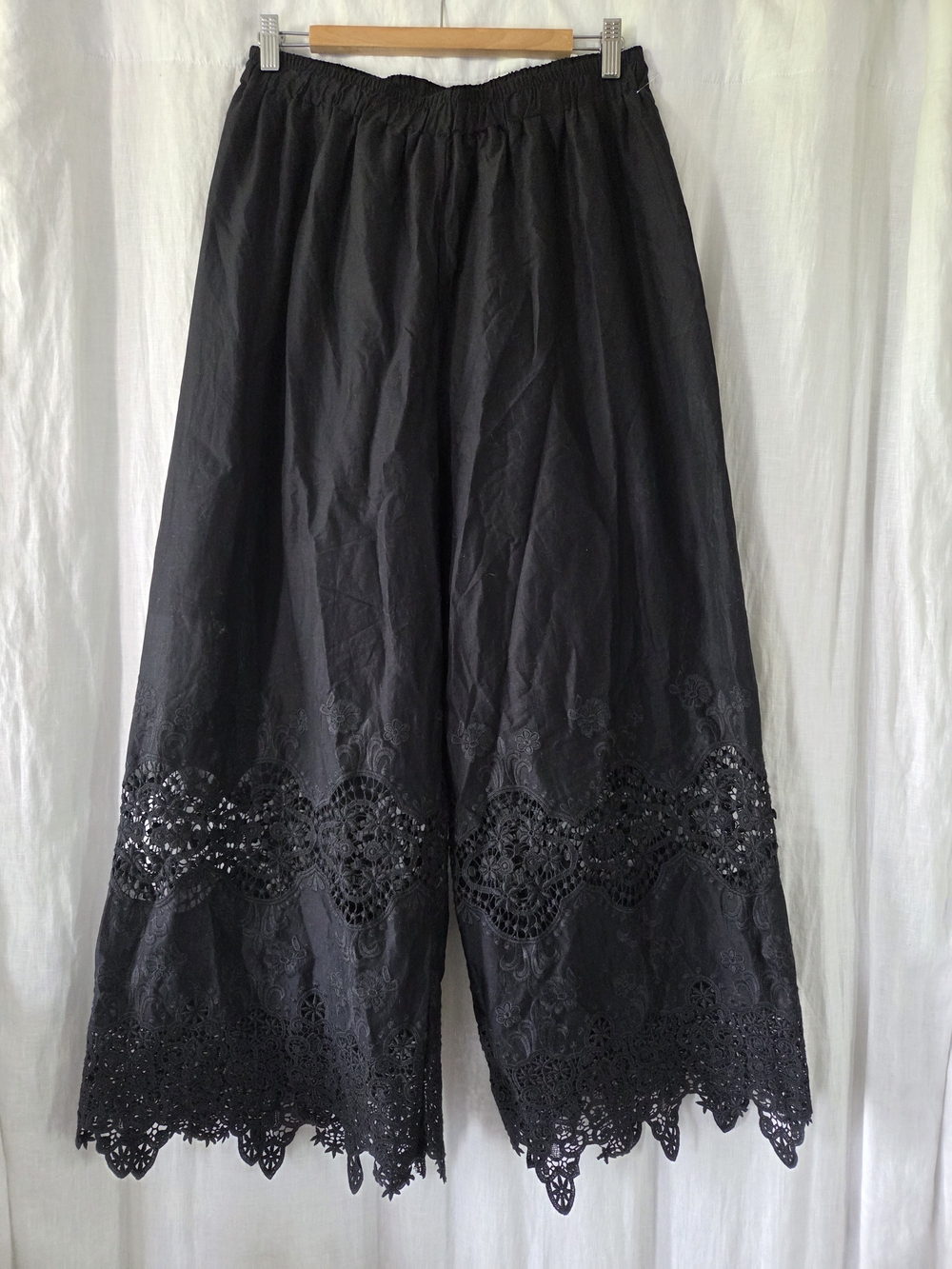 Forgotton Grace | Wide Leg Embroidered Cropped Pants - Black